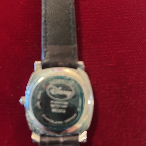 Vintage Disney Mickey Mouse Watch - Picture 2 of 4